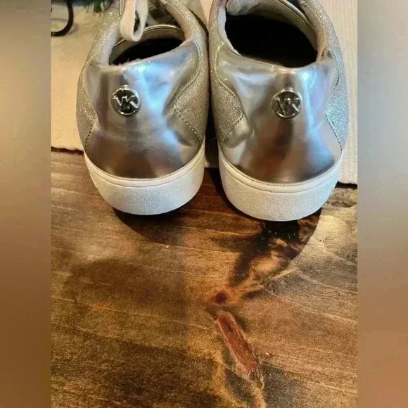 Michael Kors Keaton Stripe lace up sneakers, silver size 8.5, GUC - Picture 4 of 8
